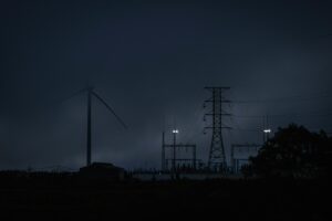 Strommasten im Abendlicht